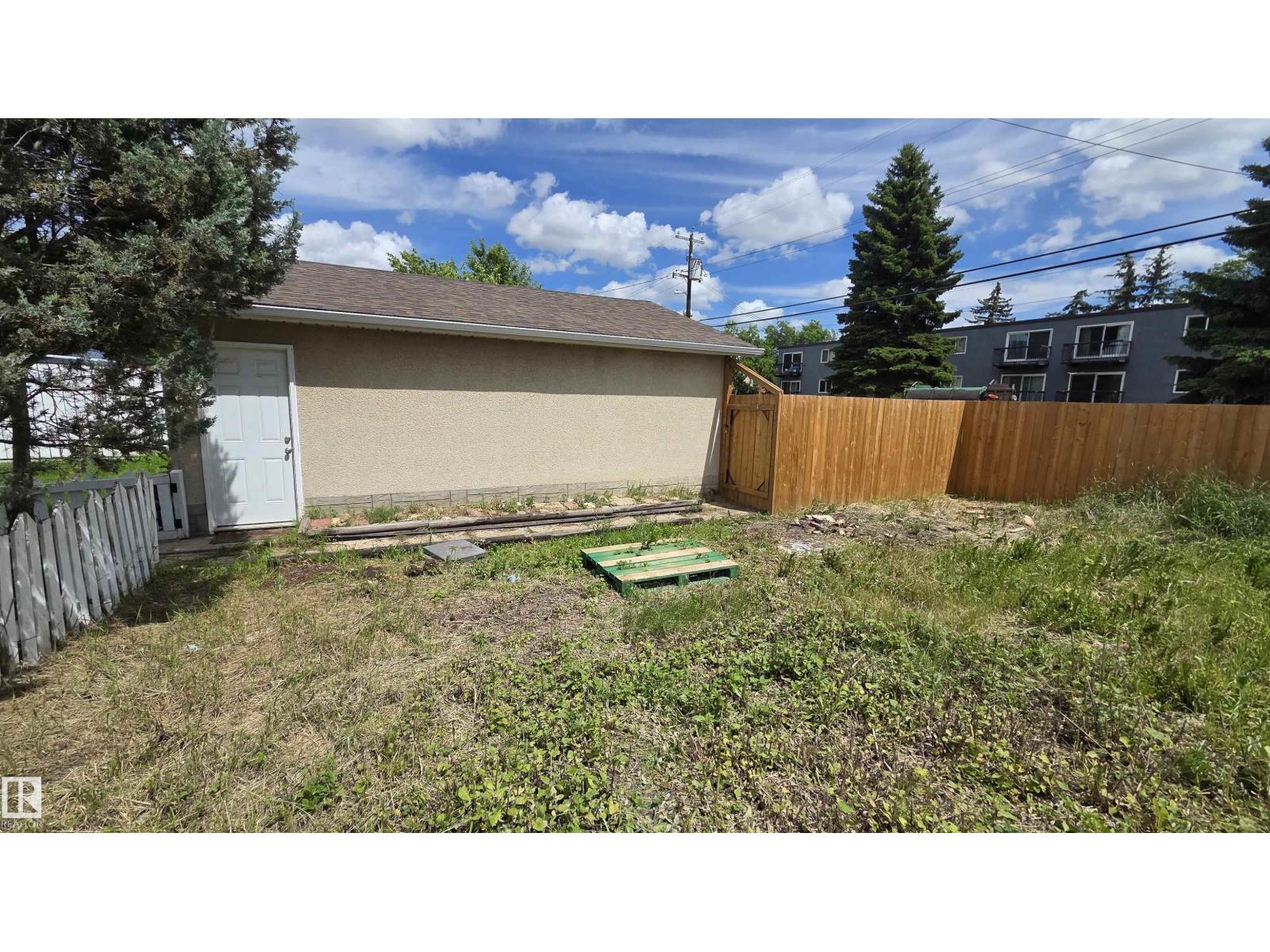 11909 83 ST NW