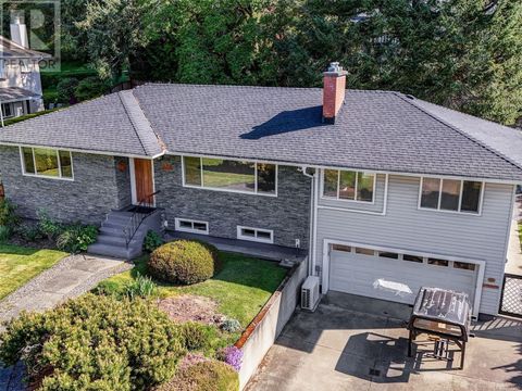 888 Falaise Cres Saanich BC V8T1A1