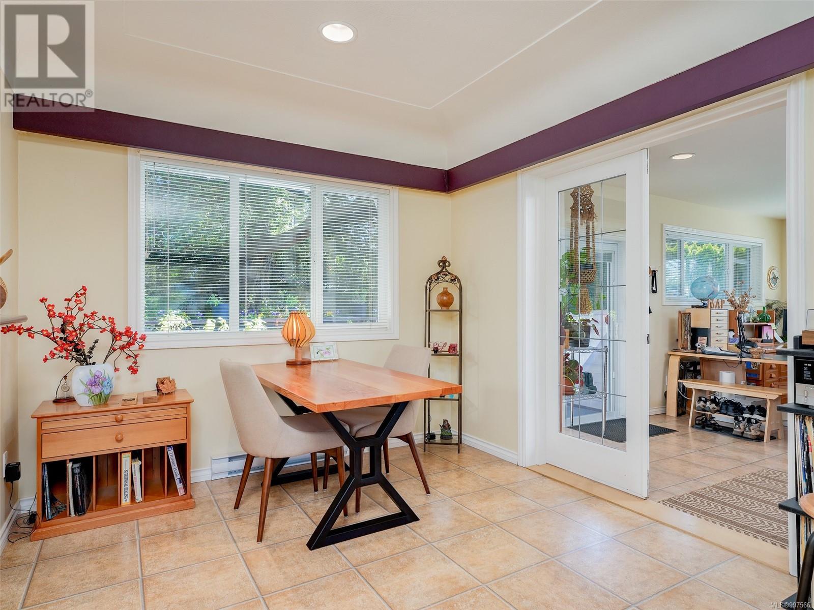 888 Falaise Cres
