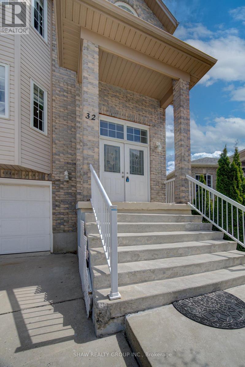 32 LENA CRESCENT