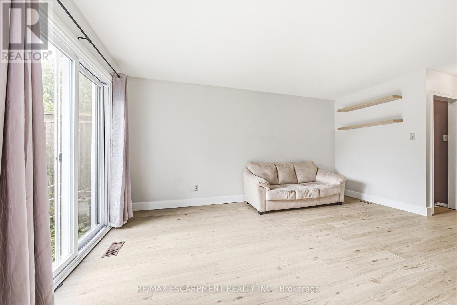14 - 564 SHERATON ROAD