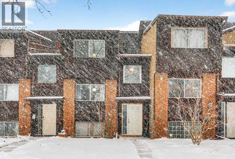 1502 Ranchlands Way NW Calgary AB T3G1R2