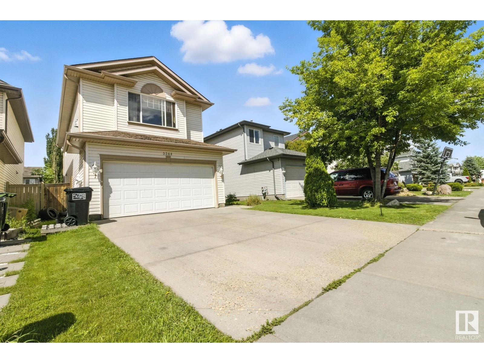 3368 24 AV NW