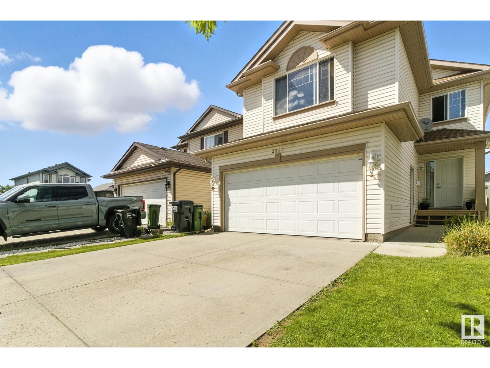 3368 24 AV NW