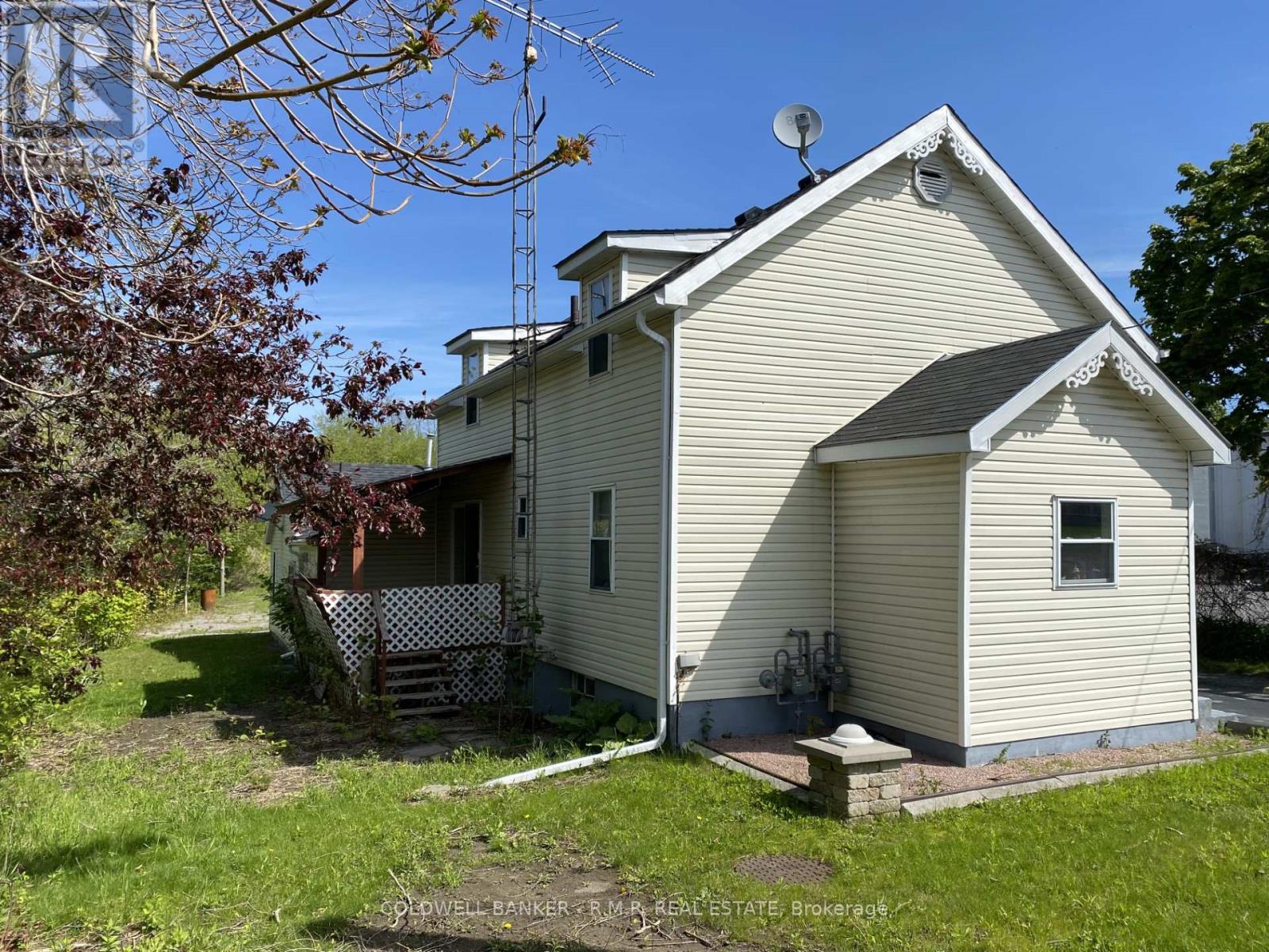 A - 348 UNIVERSITY AVENUE W