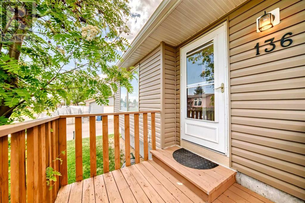 136 Castledale Crescent NE