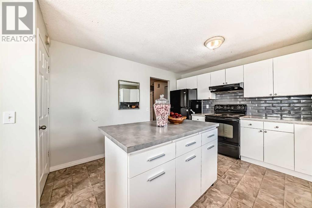 136 Castledale Crescent NE