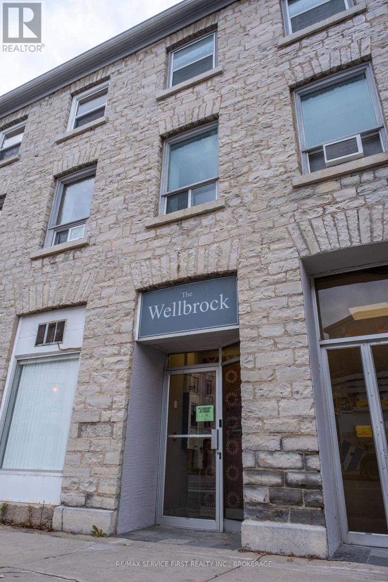 UNIT #4 - 159 WELLINGTON STREET