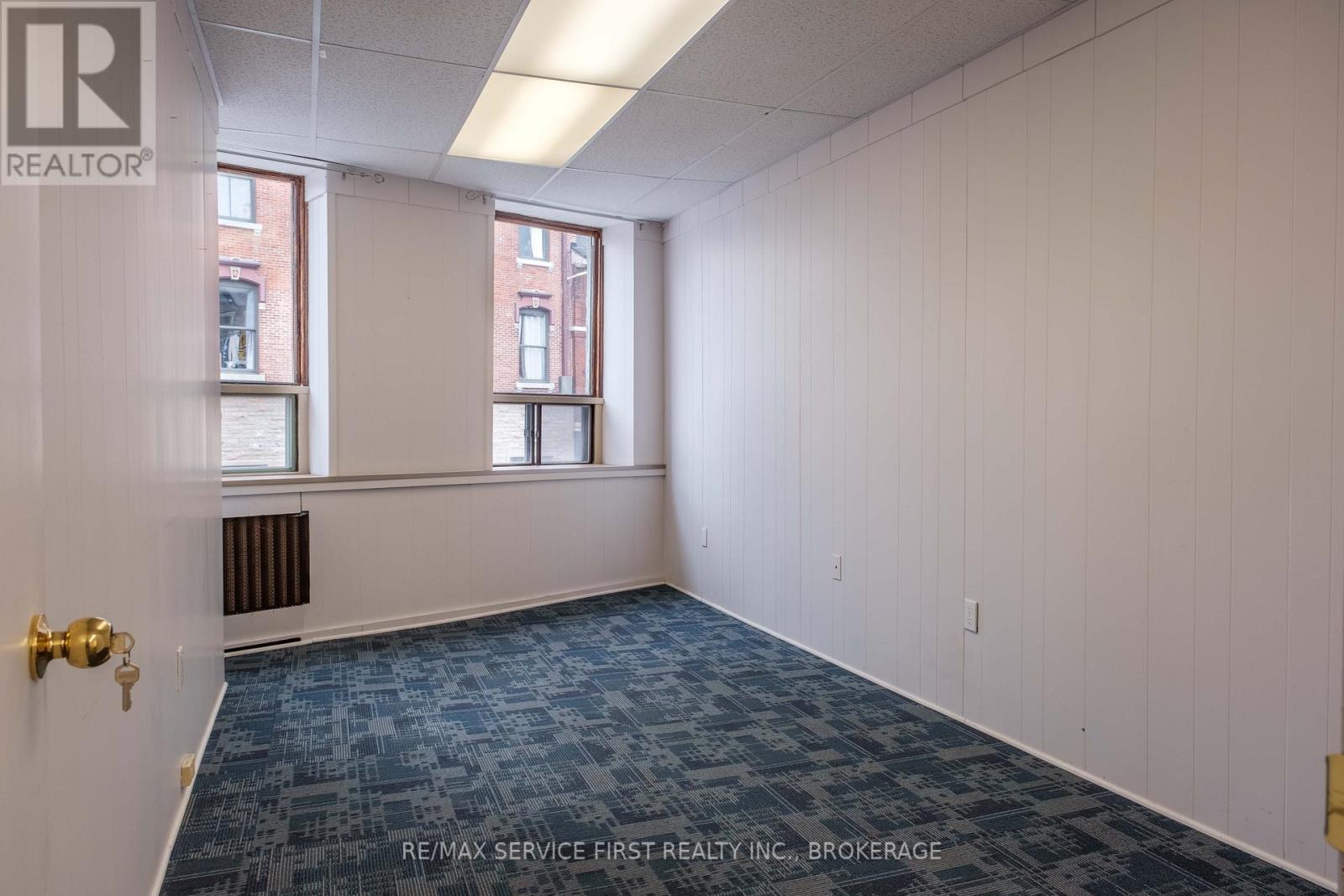 UNIT #4 - 159 WELLINGTON STREET