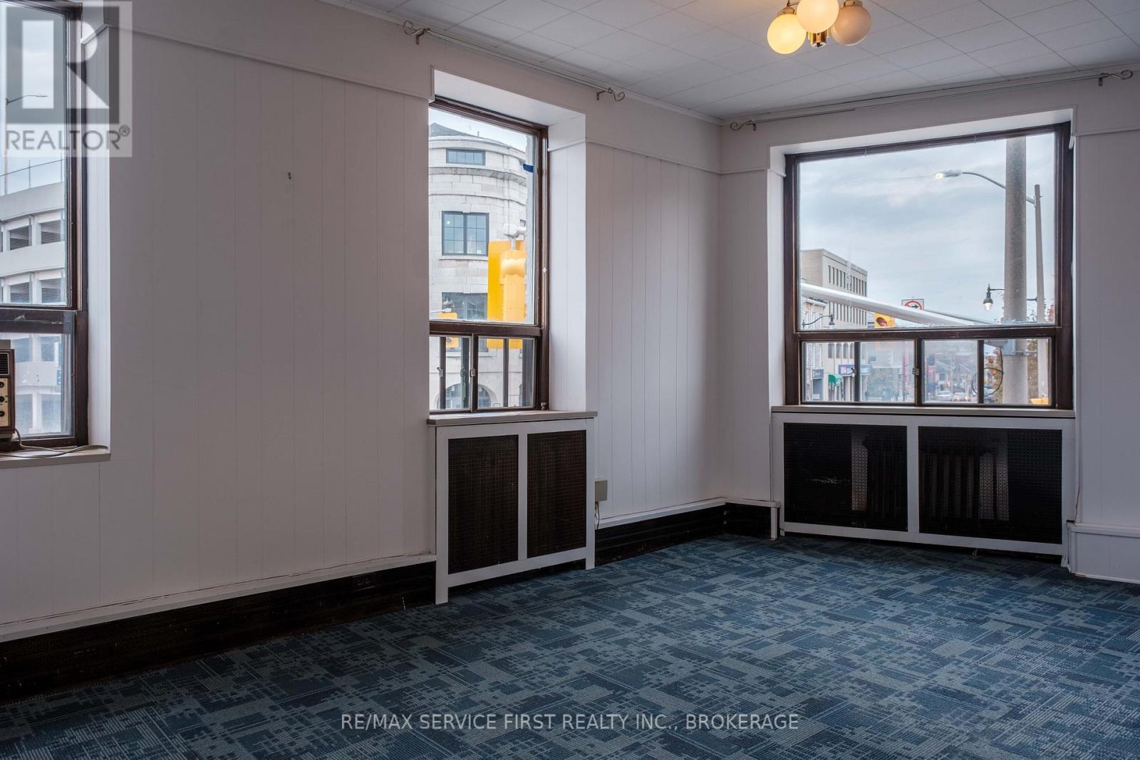 UNIT #4 - 159 WELLINGTON STREET