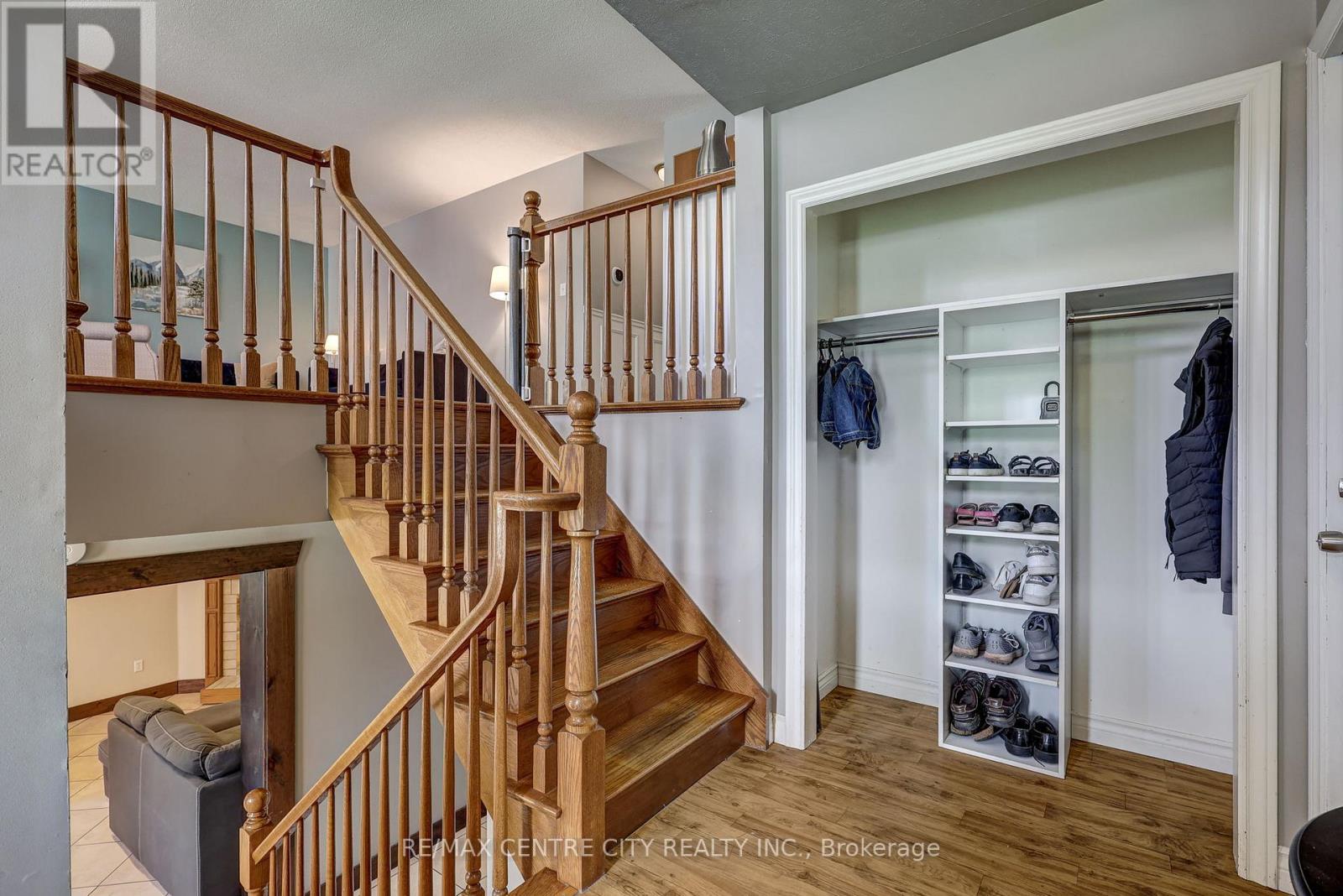 43 SINCLAIR CRESCENT