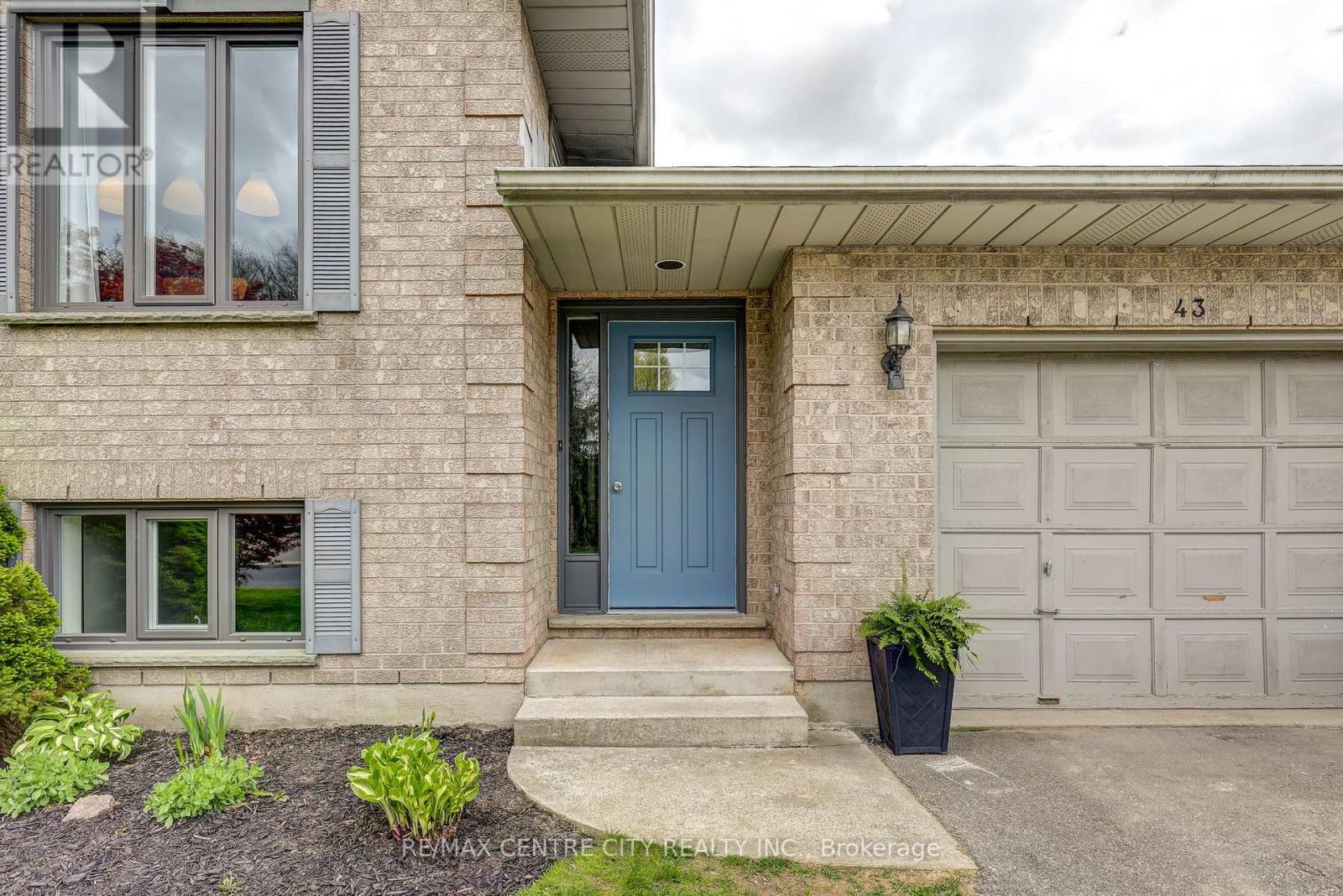 43 SINCLAIR CRESCENT