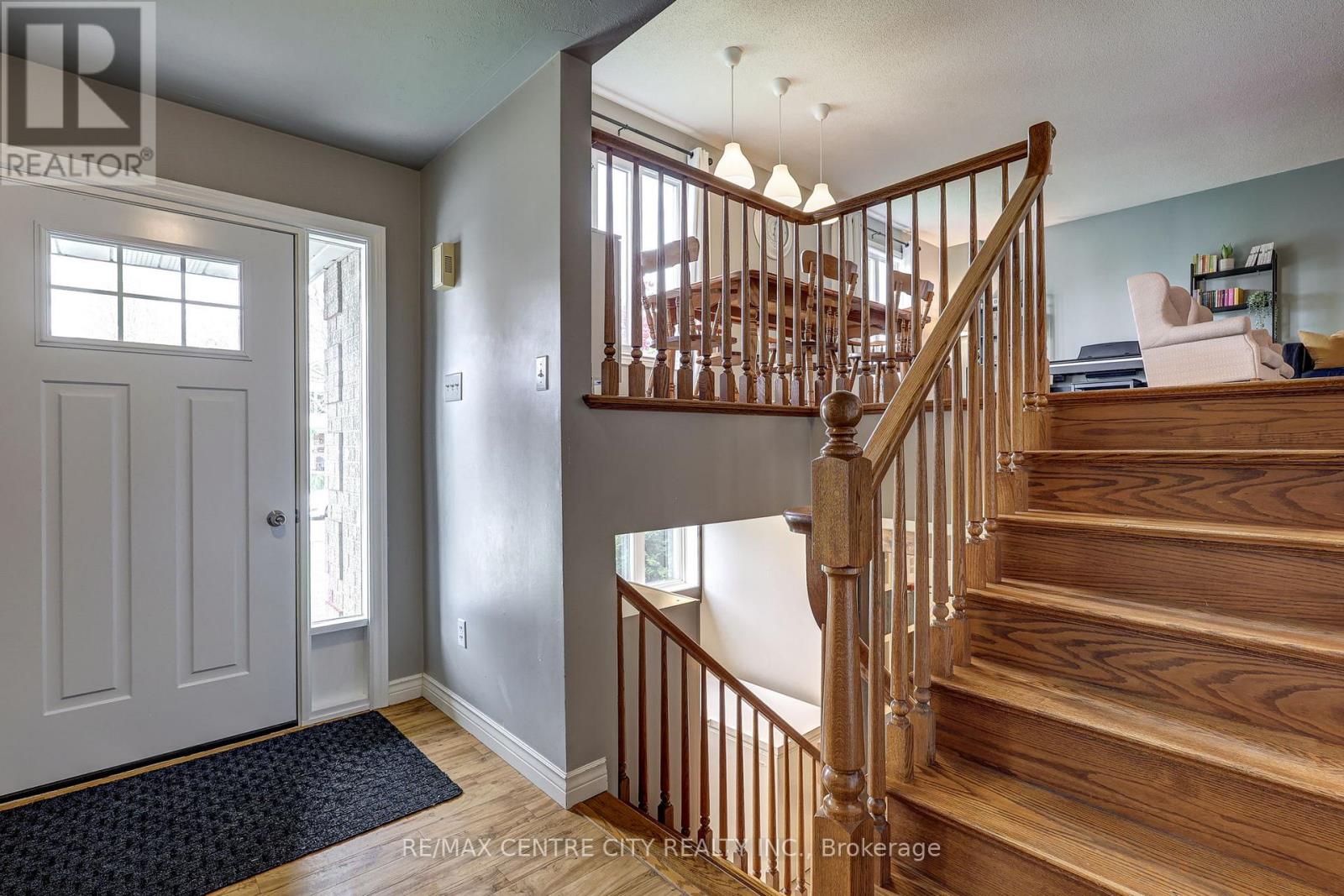 43 SINCLAIR CRESCENT