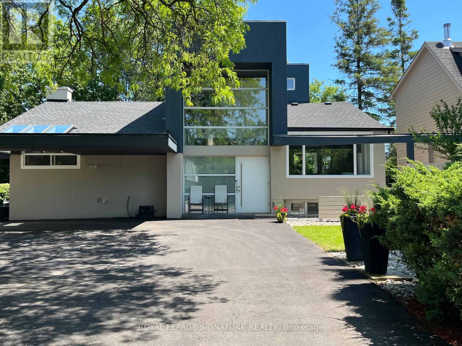Photo 1 of 34 — 90 BERKINSHAW CRESCENT, Toronto (Banbury-Don Mills), ON M3B2T2