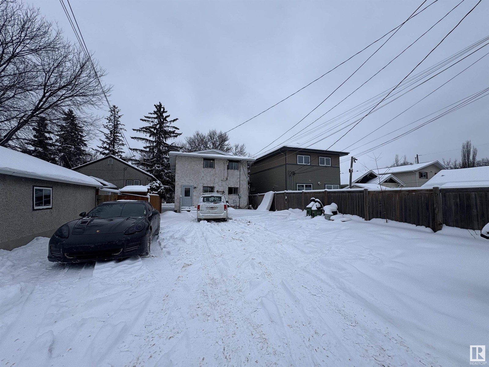 10934 76 AV NW