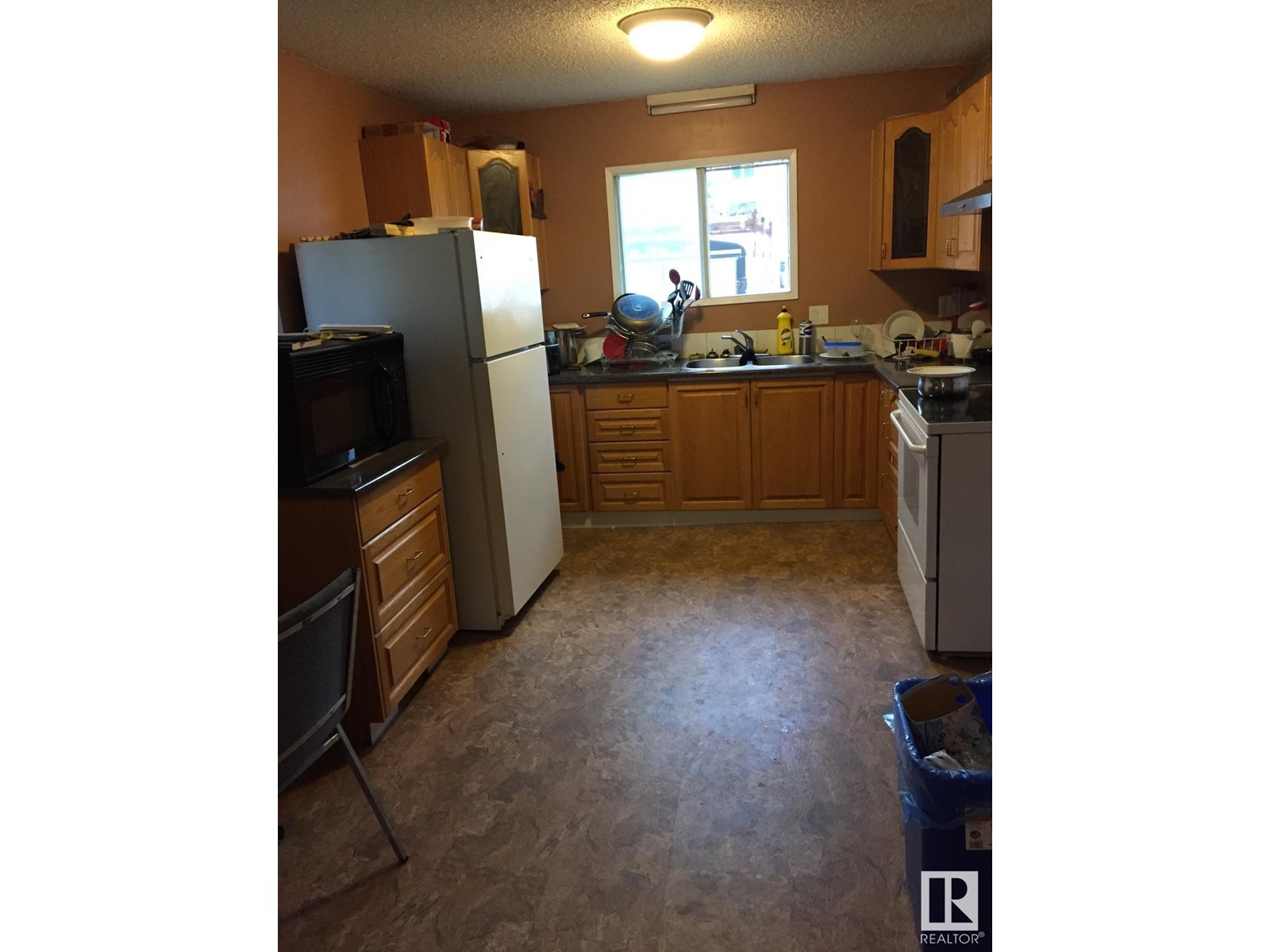 10934 76 AV NW