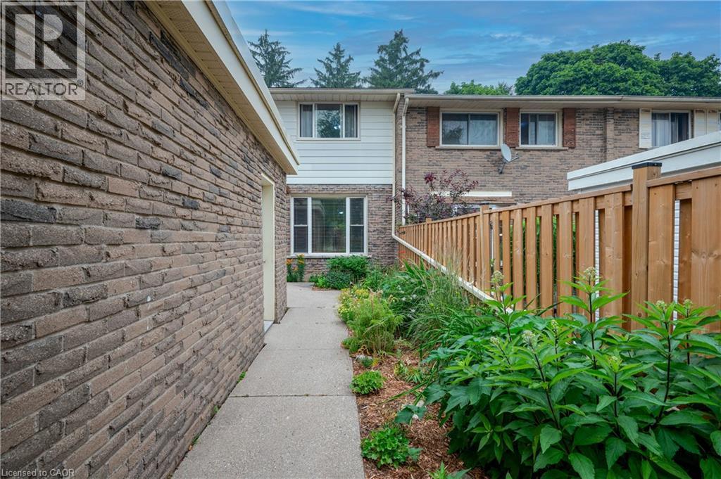 18 RALGREEN Crescent