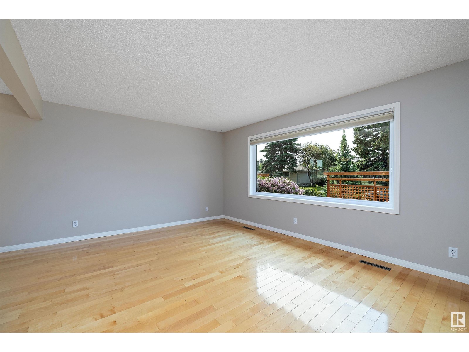 11716 39 AV NW