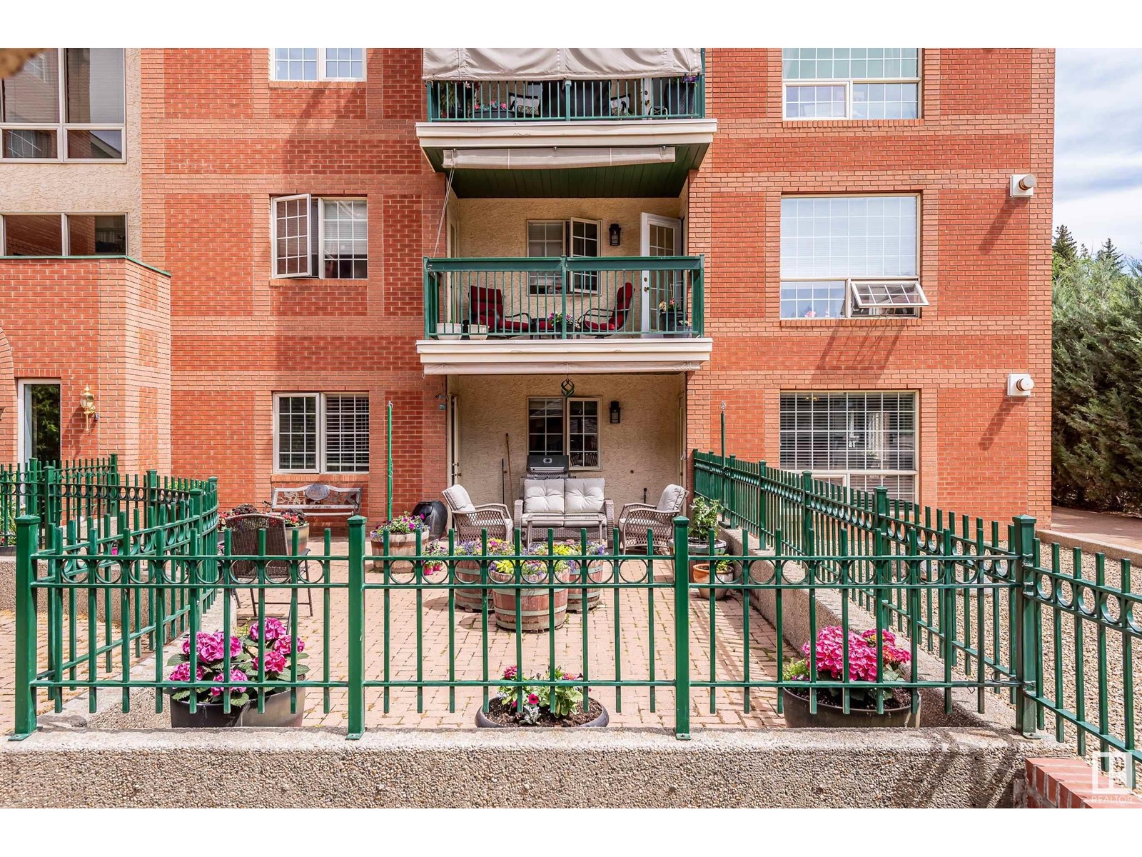 #102 37 SIR WINSTON CHURCHILL AV