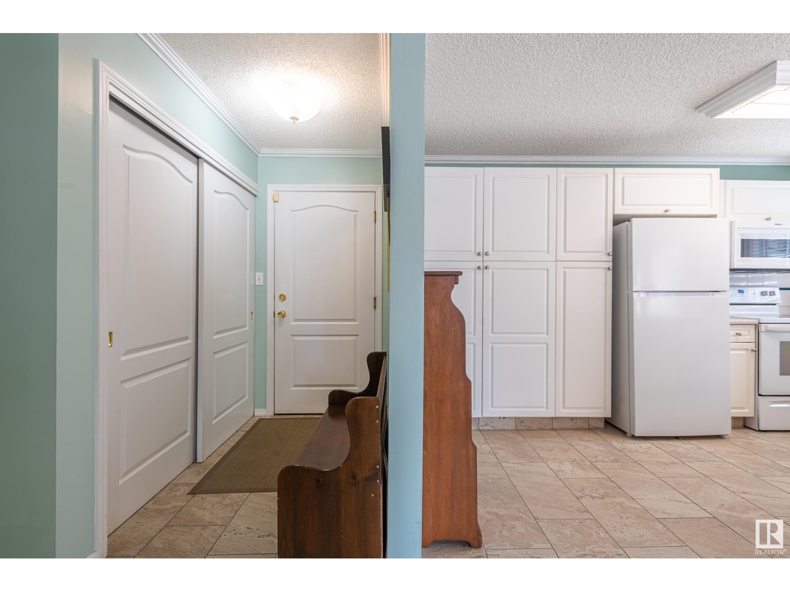 #102 37 SIR WINSTON CHURCHILL AV
