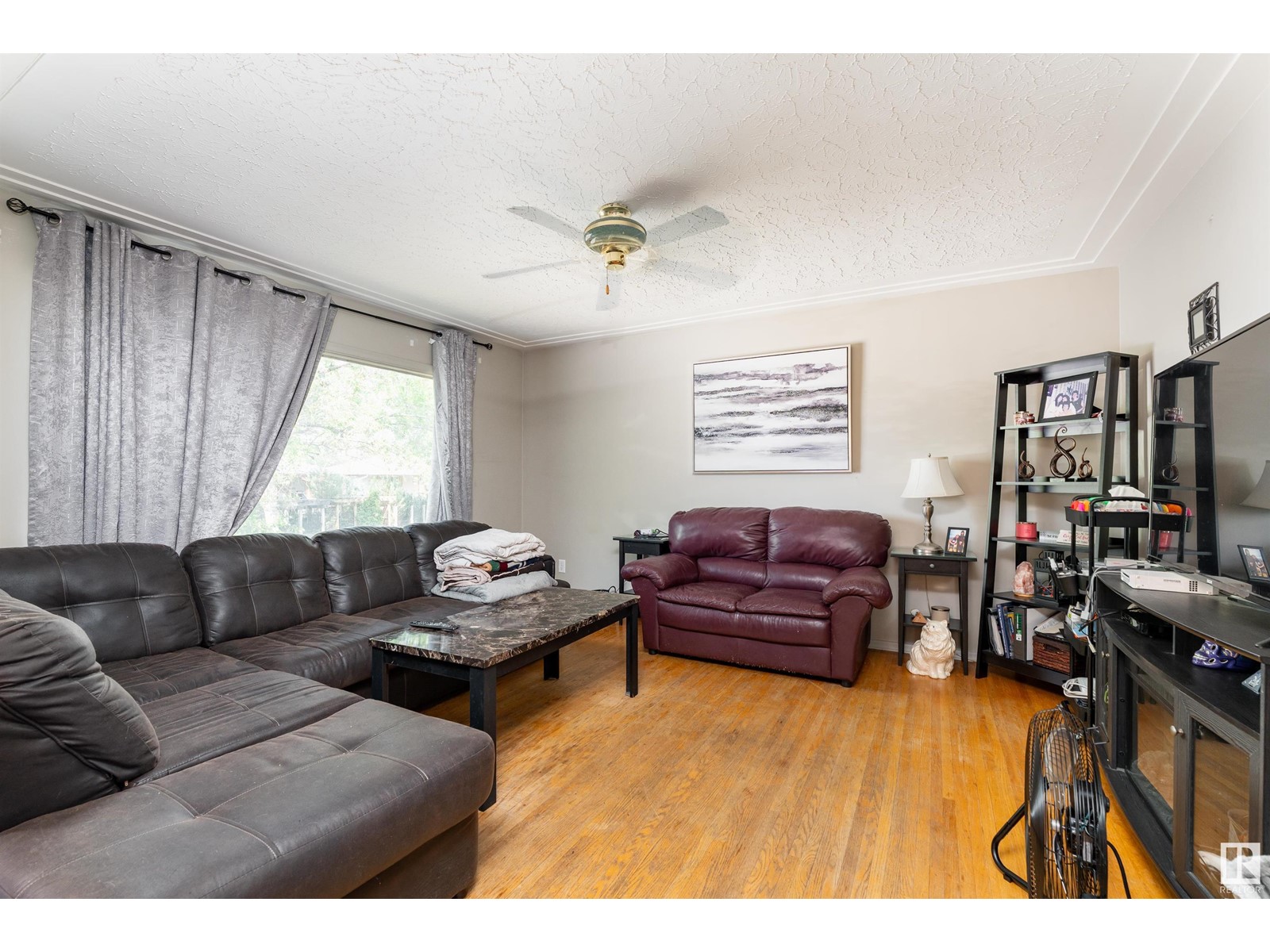 12915/12917 102 ST NW