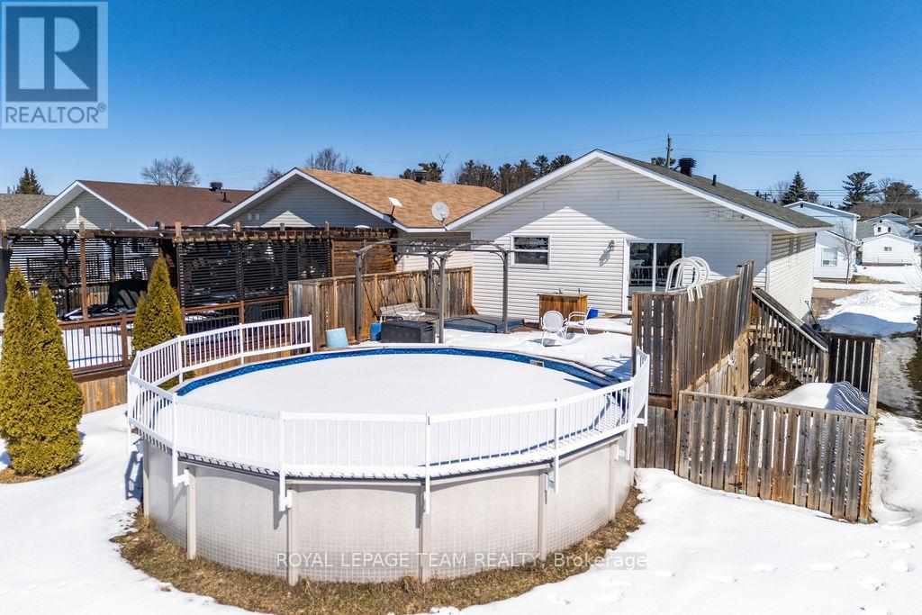 264 MCKENZIE STREET E