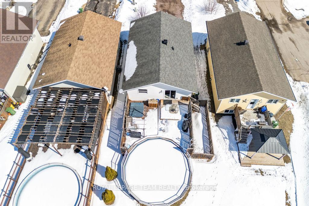 264 MCKENZIE STREET E