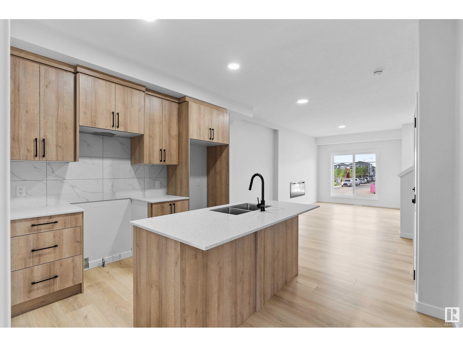6373 KING WD SW