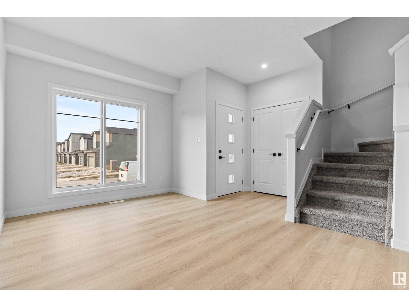 6373 KING WD SW
