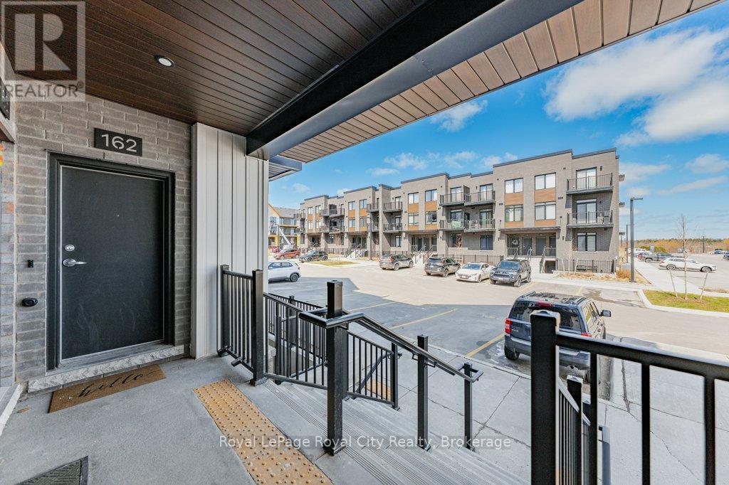 162 - 824 WOOLWICH STREET