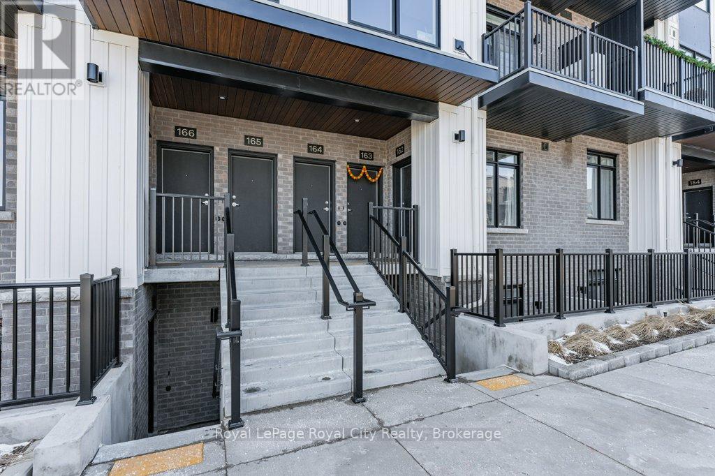 162 - 824 WOOLWICH STREET