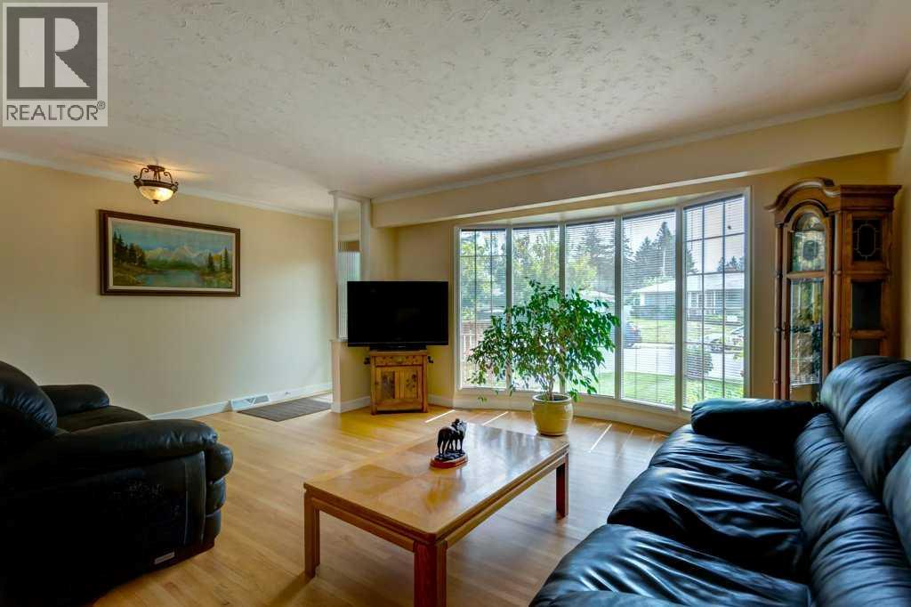 48 Hillary Crescent SW