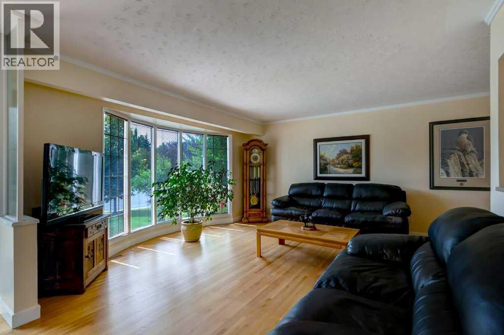 48 Hillary Crescent SW