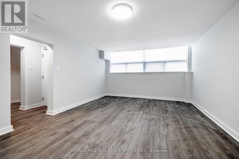 LOWER - 72 WINSTON PARK BOULEVARD Toronto (Downsview-Roding-CFB) ON M3K1C3