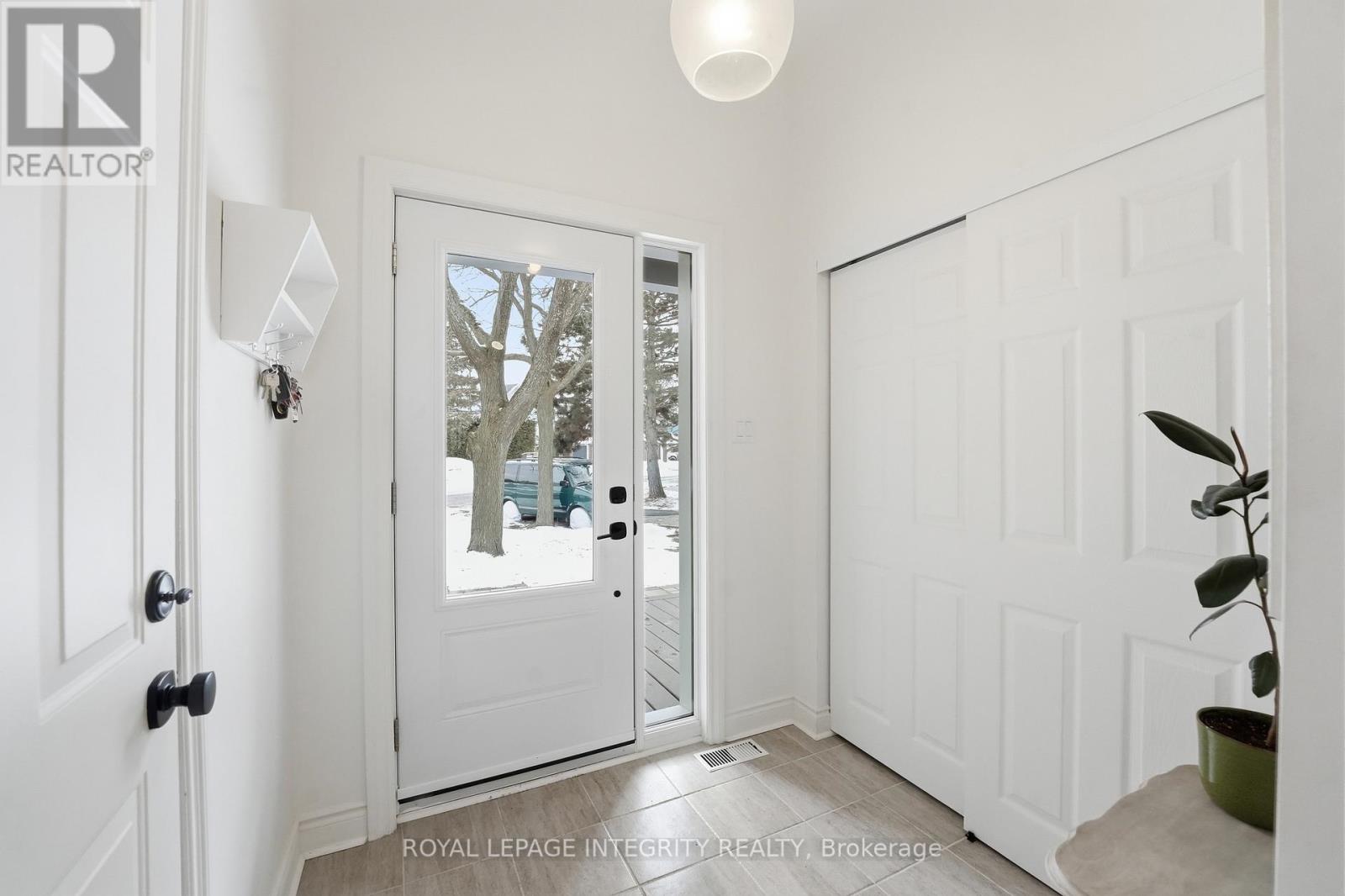 727 HANCOCK CRESCENT