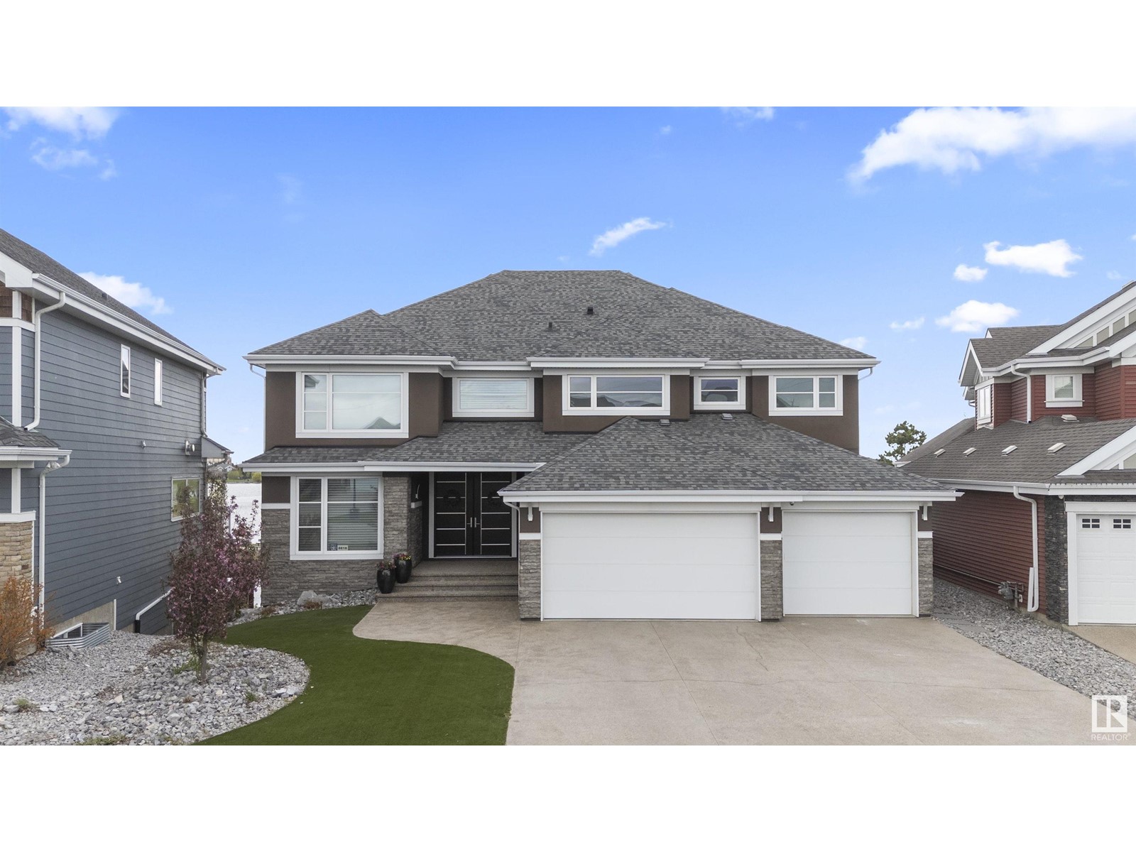 8818 19 AV SW