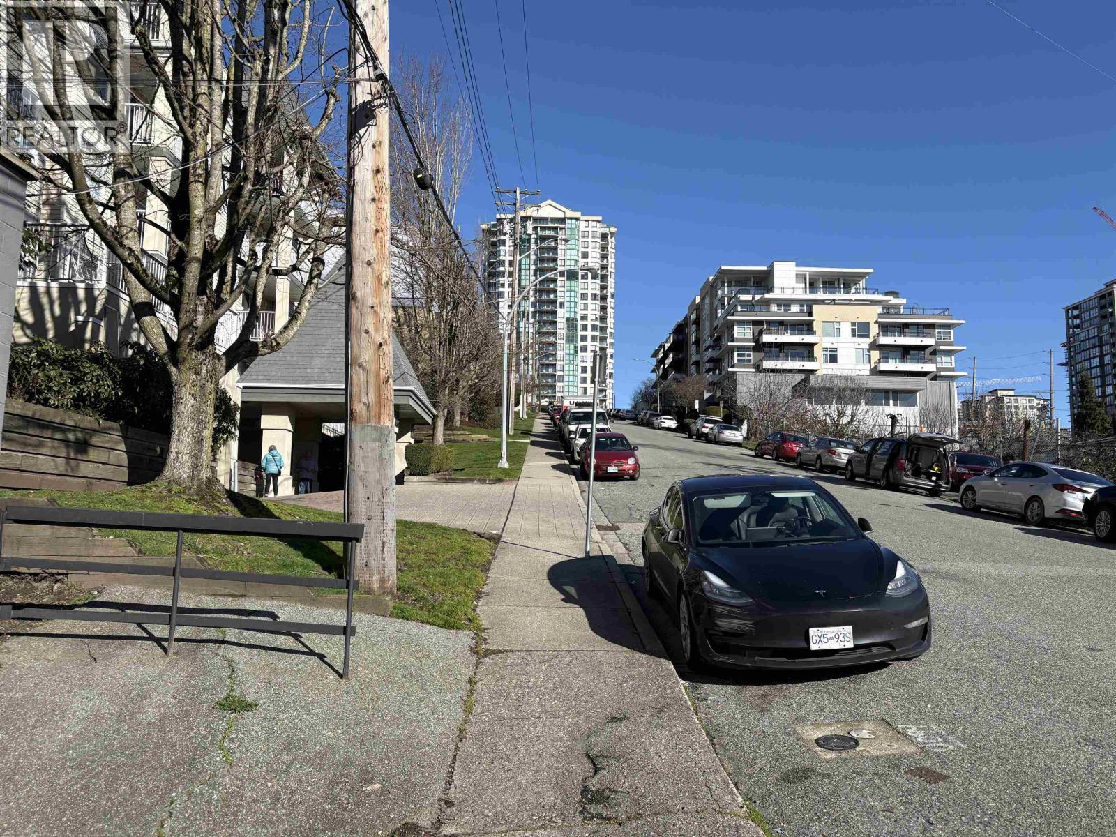 Photo 1 of 18 — 305 1035 AUCKLAND STREET Unit 305, New Westminster, BC V3M1K9