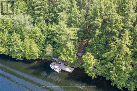 R48 - 2 BEACON ISLAND Muskoka Lakes (Medora) ON P0B1J0