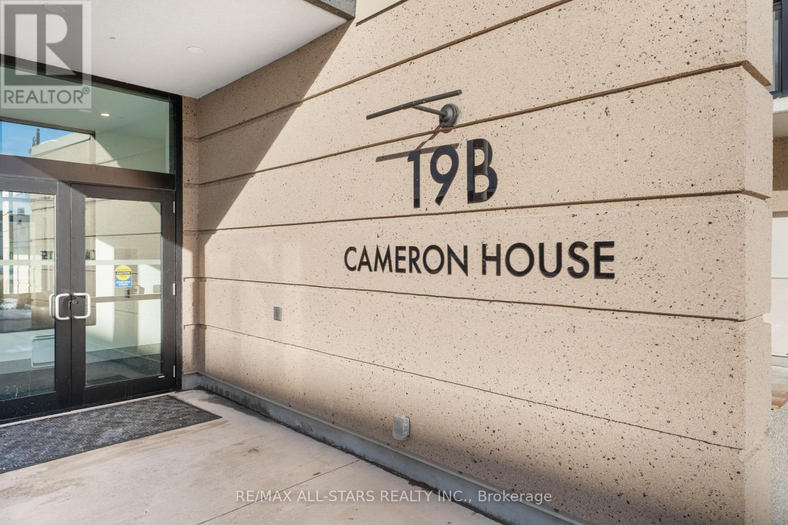 PH#5 - 19B WEST STREET N