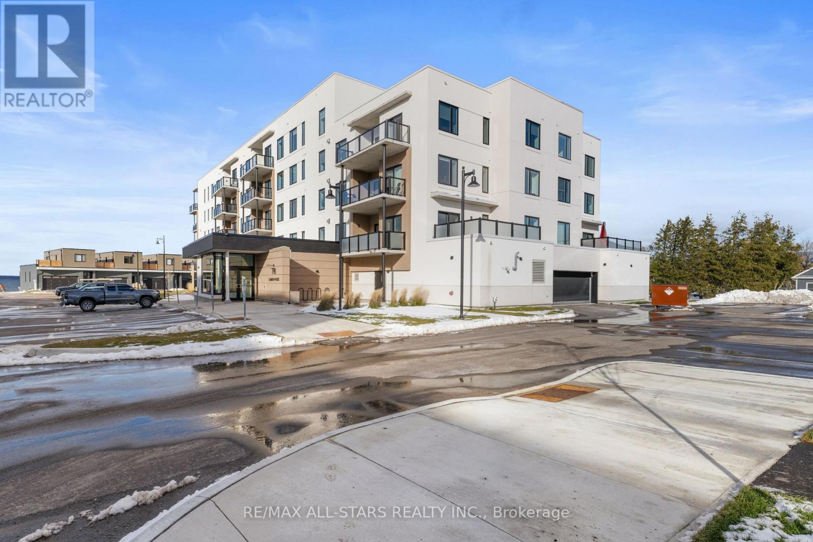 PH#5 - 19B WEST STREET N