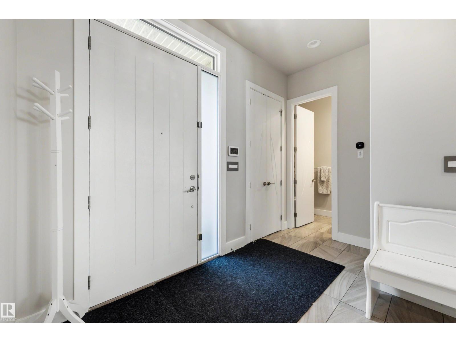 9055 24 AV SW