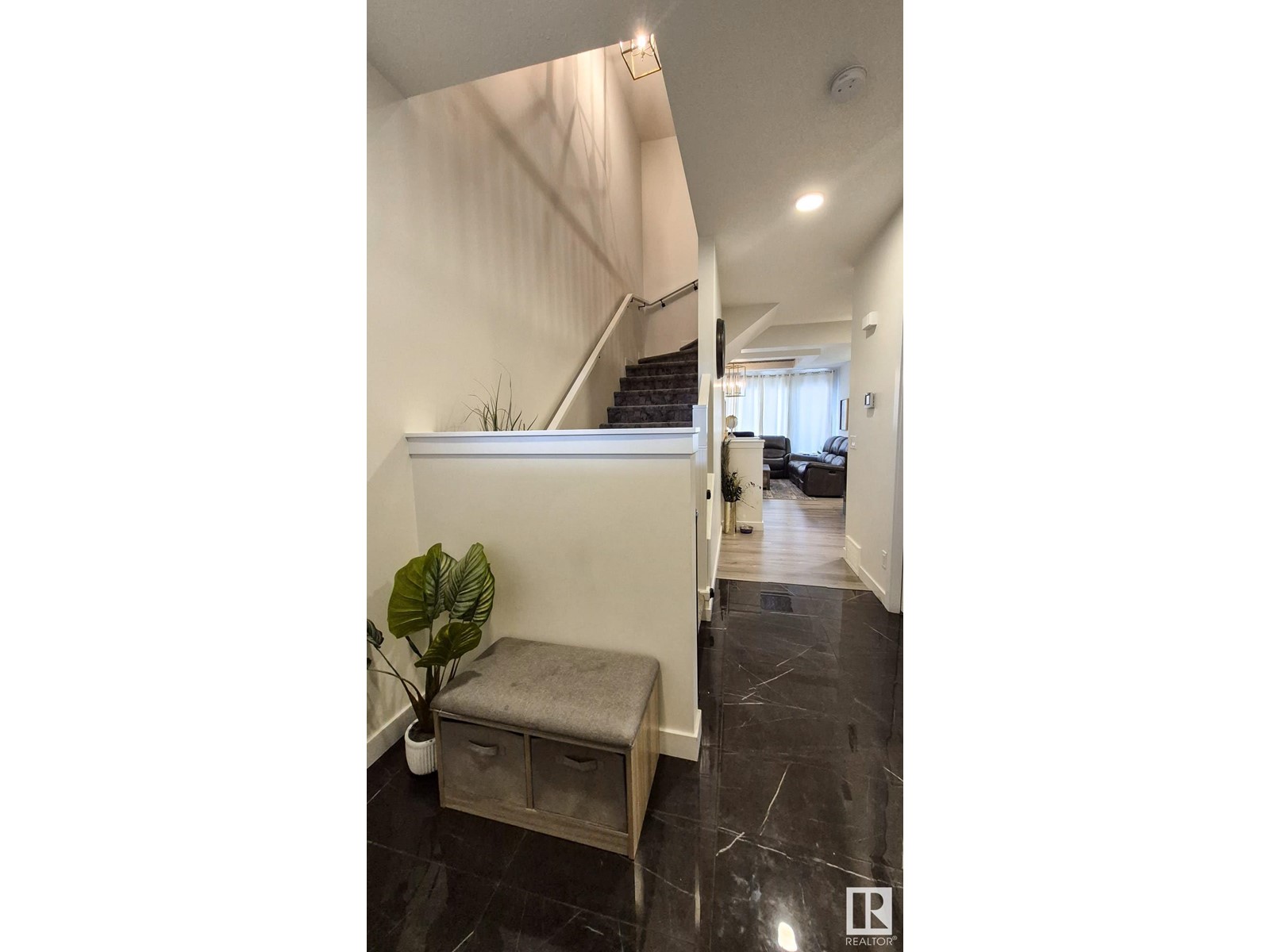 5213 22A AV SW