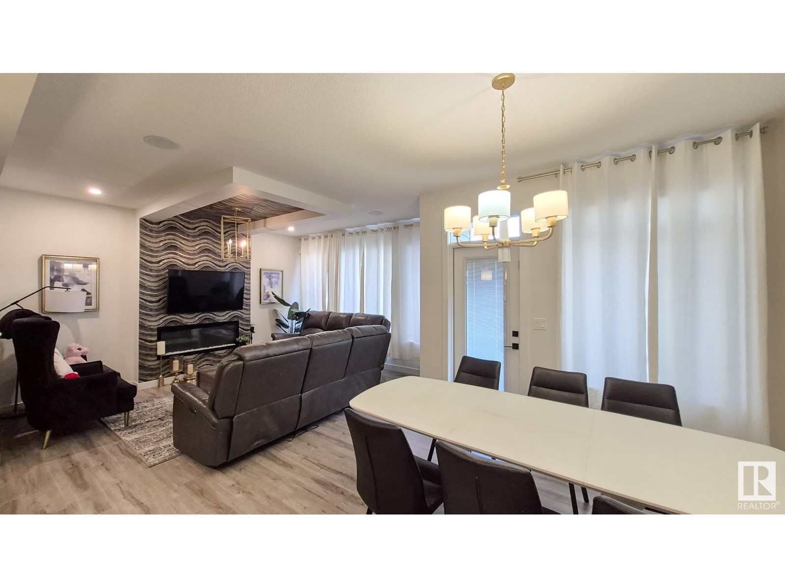 5213 22A AV SW