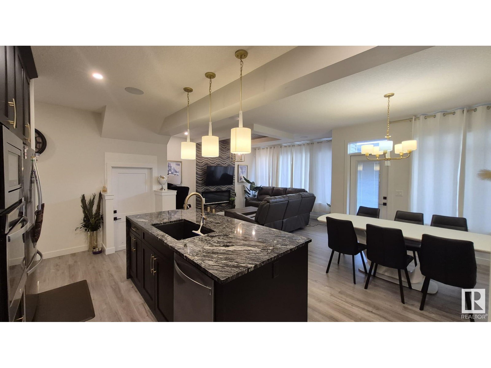 5213 22A AV SW