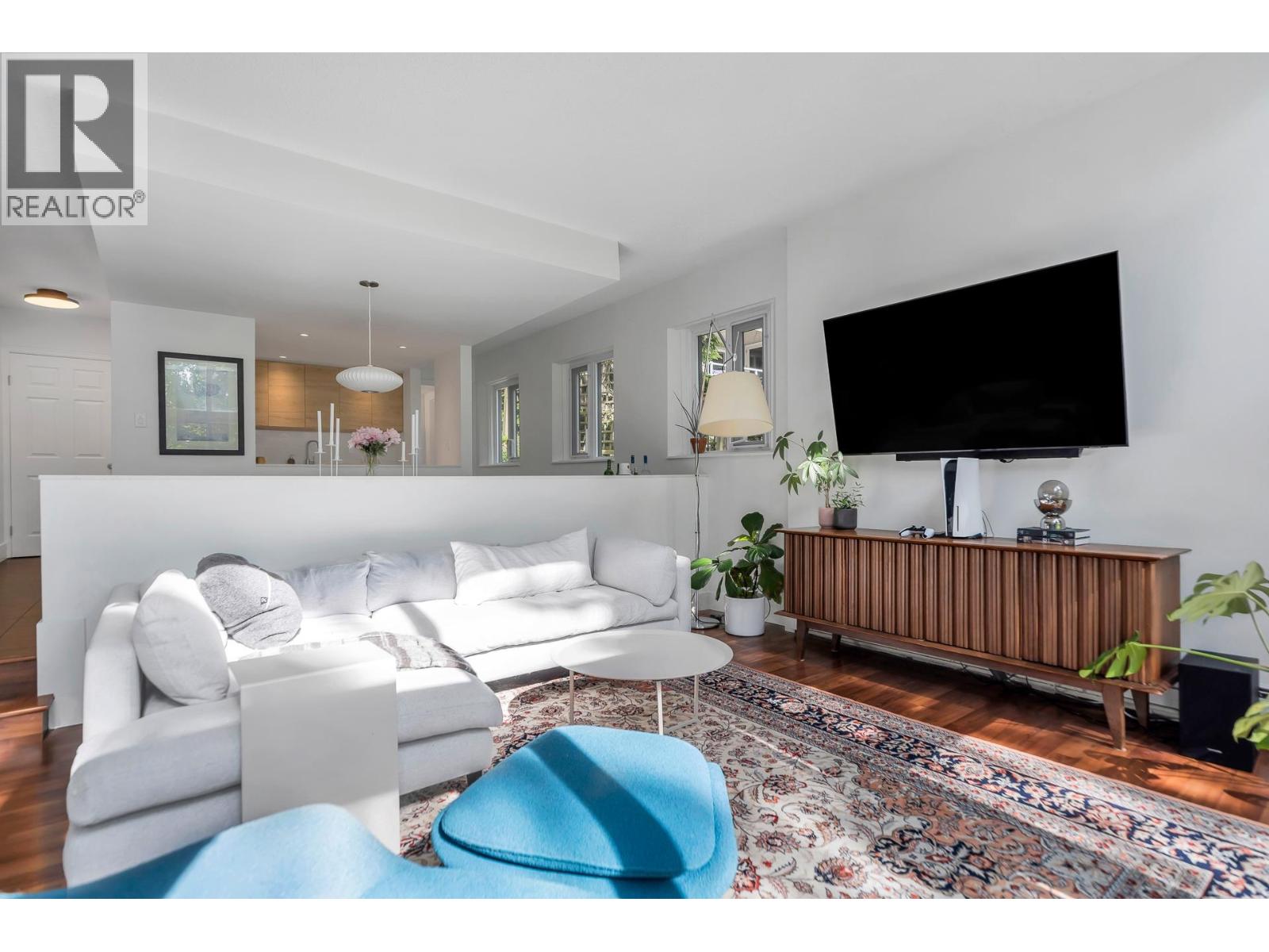 111 1350 VIEW CRESCENT