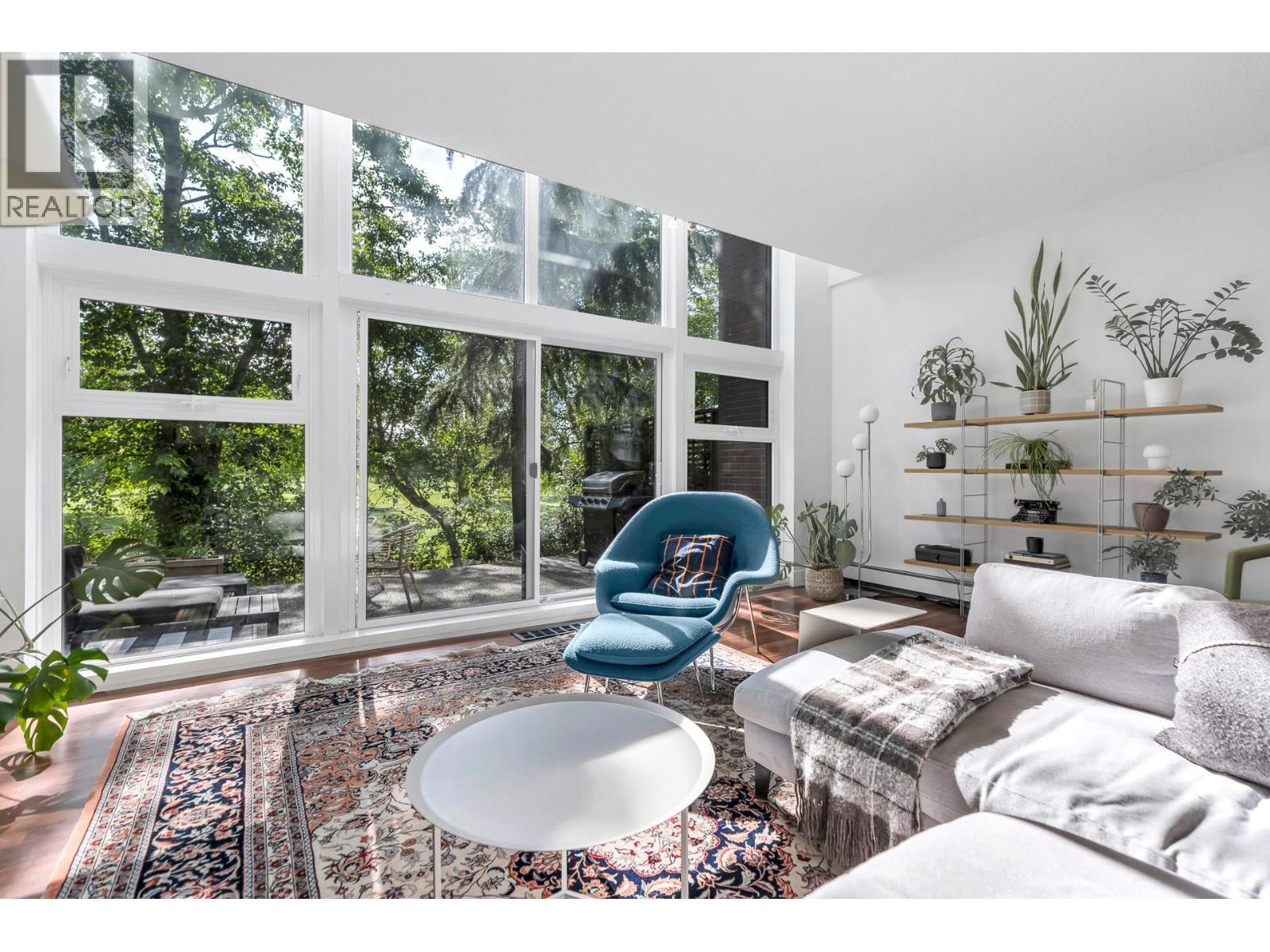 111 1350 VIEW CRESCENT