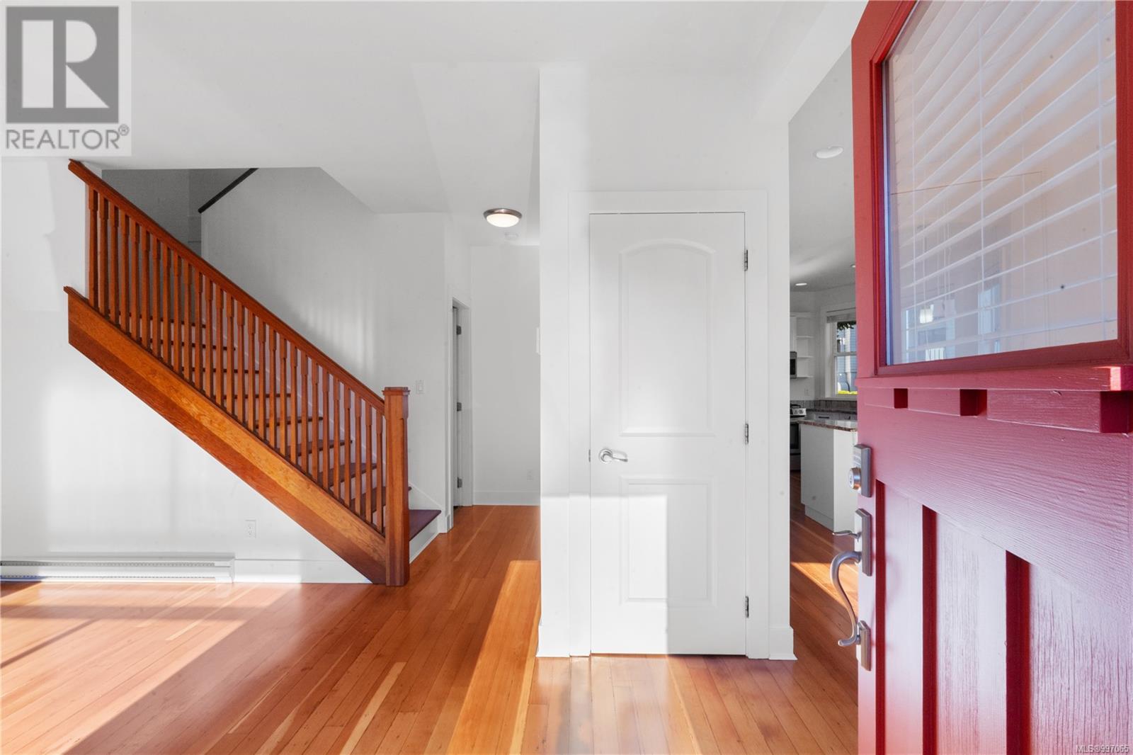 1 348 Beckley Ave