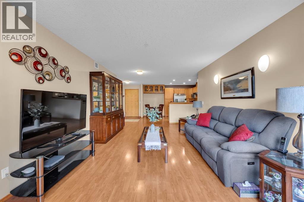 106, 728 Country Hills Road NW