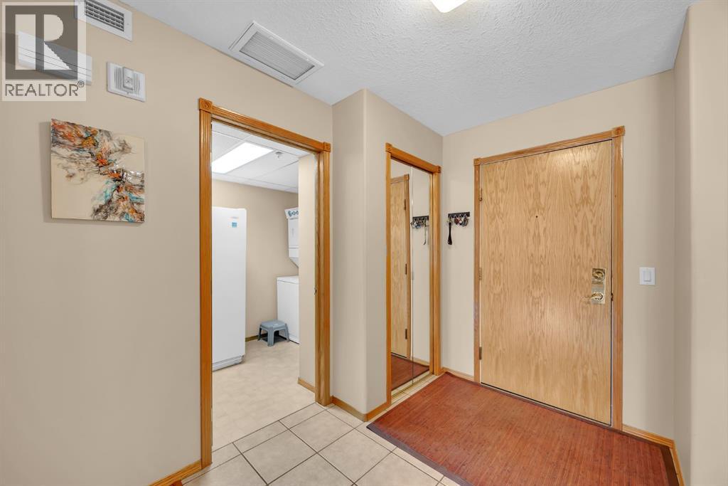 106, 728 Country Hills Road NW