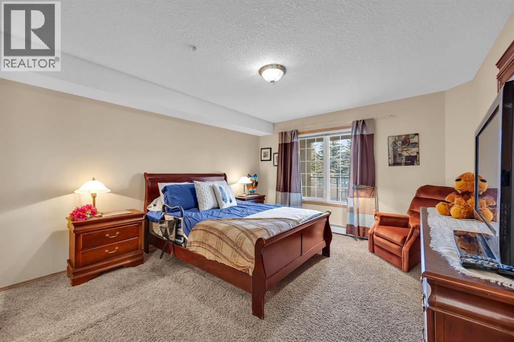 106, 728 Country Hills Road NW